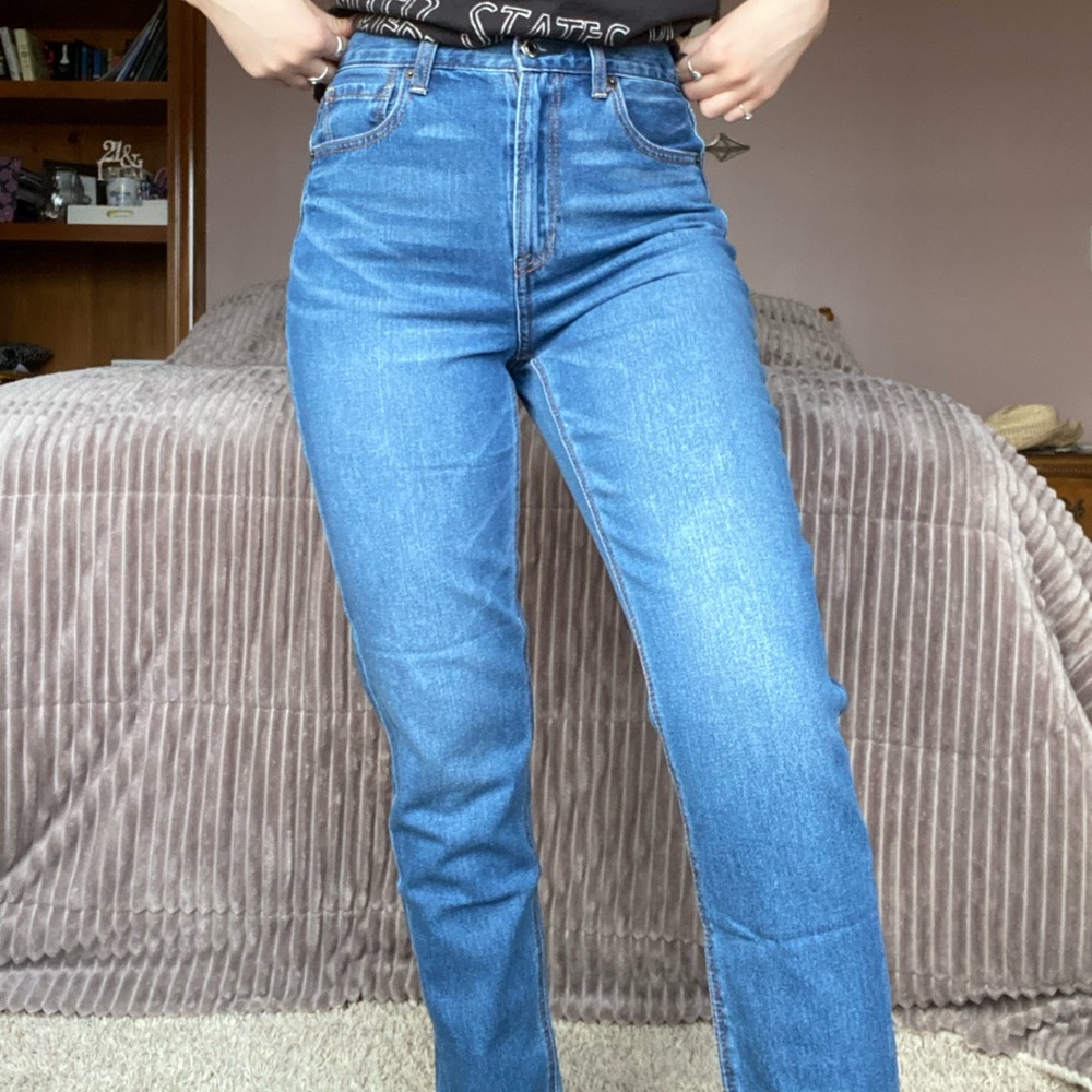 American Eagle mom jeans